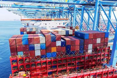 2024年我国服务进出口总额首破1万亿美元 游戏产品运营展现强劲动力